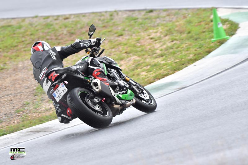 assurance-corporelle-assuracing-circuit-moto